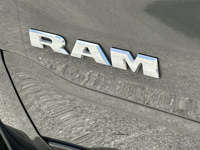 RAM 1500 Laramie Crew Cab 4x2 de 2024 con caja de 5'7'