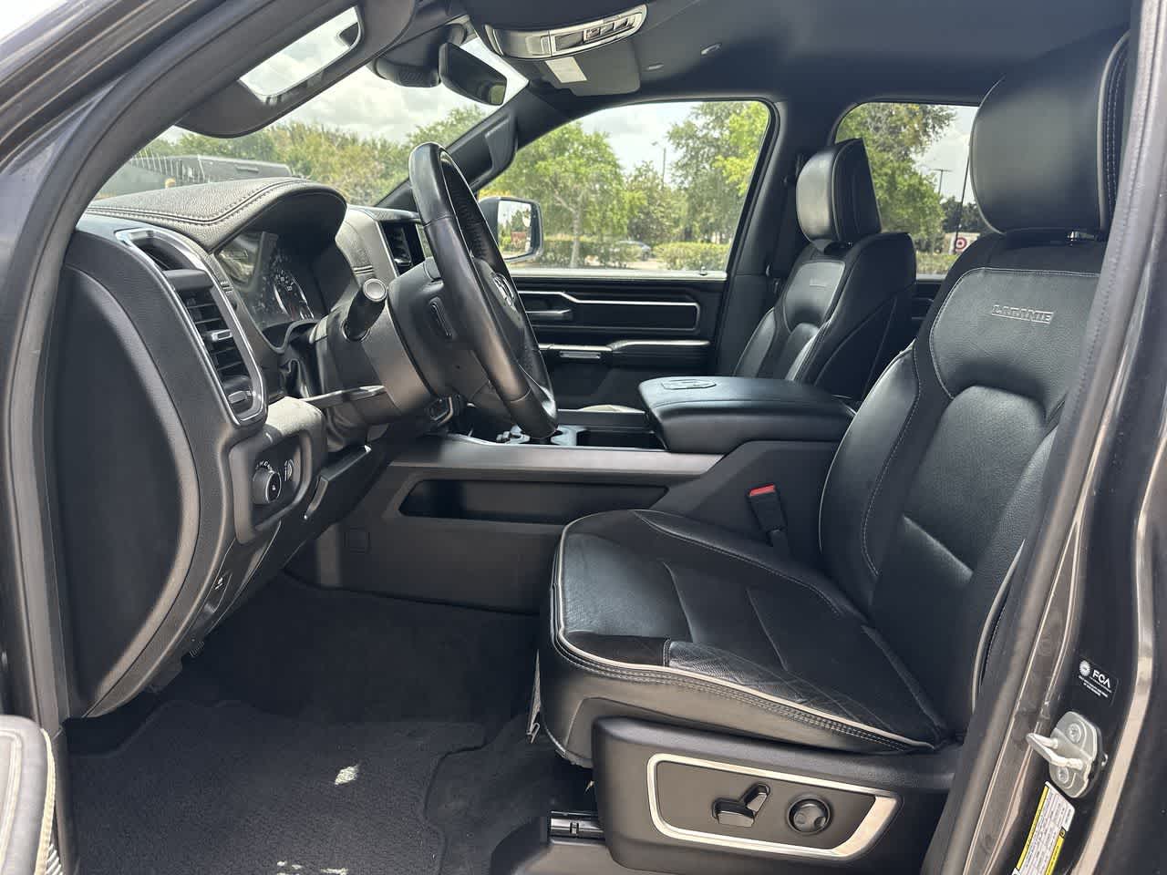 RAM 1500 Laramie Crew Cab 4x2 de 2024 con caja de 5'7'