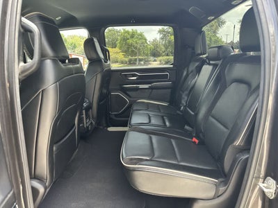 RAM 1500 Laramie Crew Cab 4x2 de 2024 con caja de 5'7'