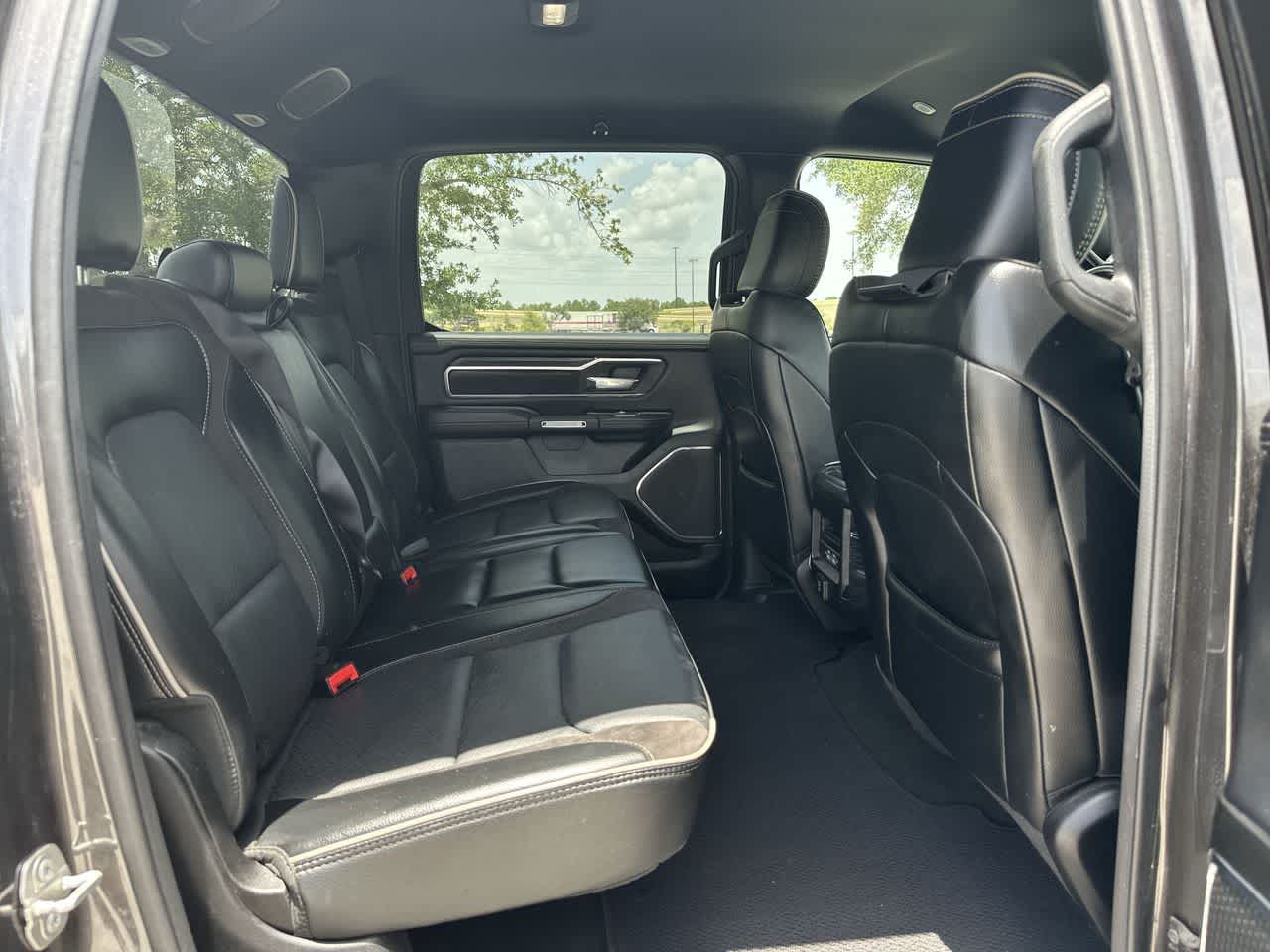 RAM 1500 Laramie Crew Cab 4x2 de 2024 con caja de 5'7'