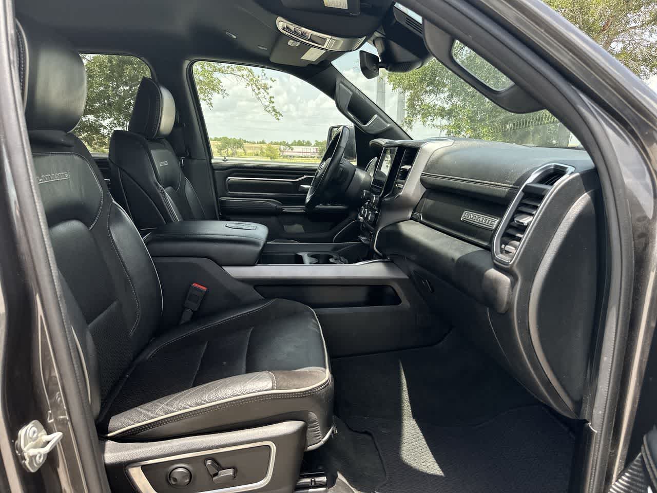 RAM 1500 Laramie Crew Cab 4x2 de 2024 con caja de 5'7'