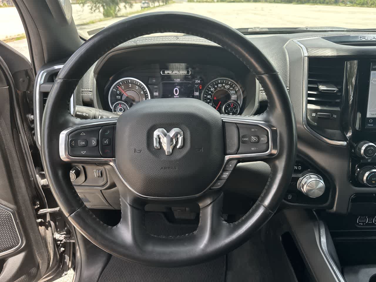 RAM 1500 Laramie Crew Cab 4x2 de 2024 con caja de 5'7'