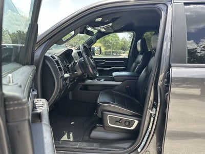 RAM 1500 Laramie Crew Cab 4x2 de 2024 con caja de 5'7'
