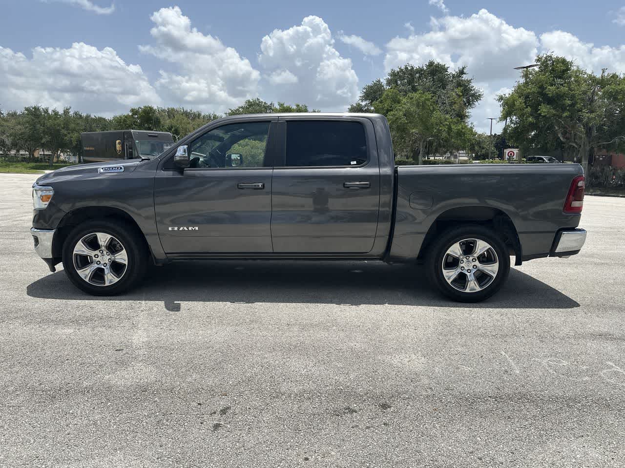 RAM 1500 Laramie Crew Cab 4x2 de 2024 con caja de 5'7'