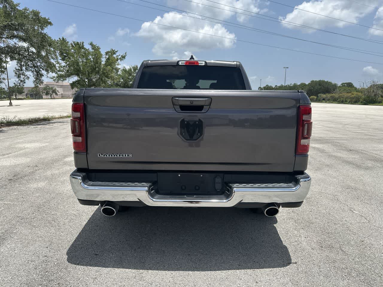 RAM 1500 Laramie Crew Cab 4x2 de 2024 con caja de 5'7'