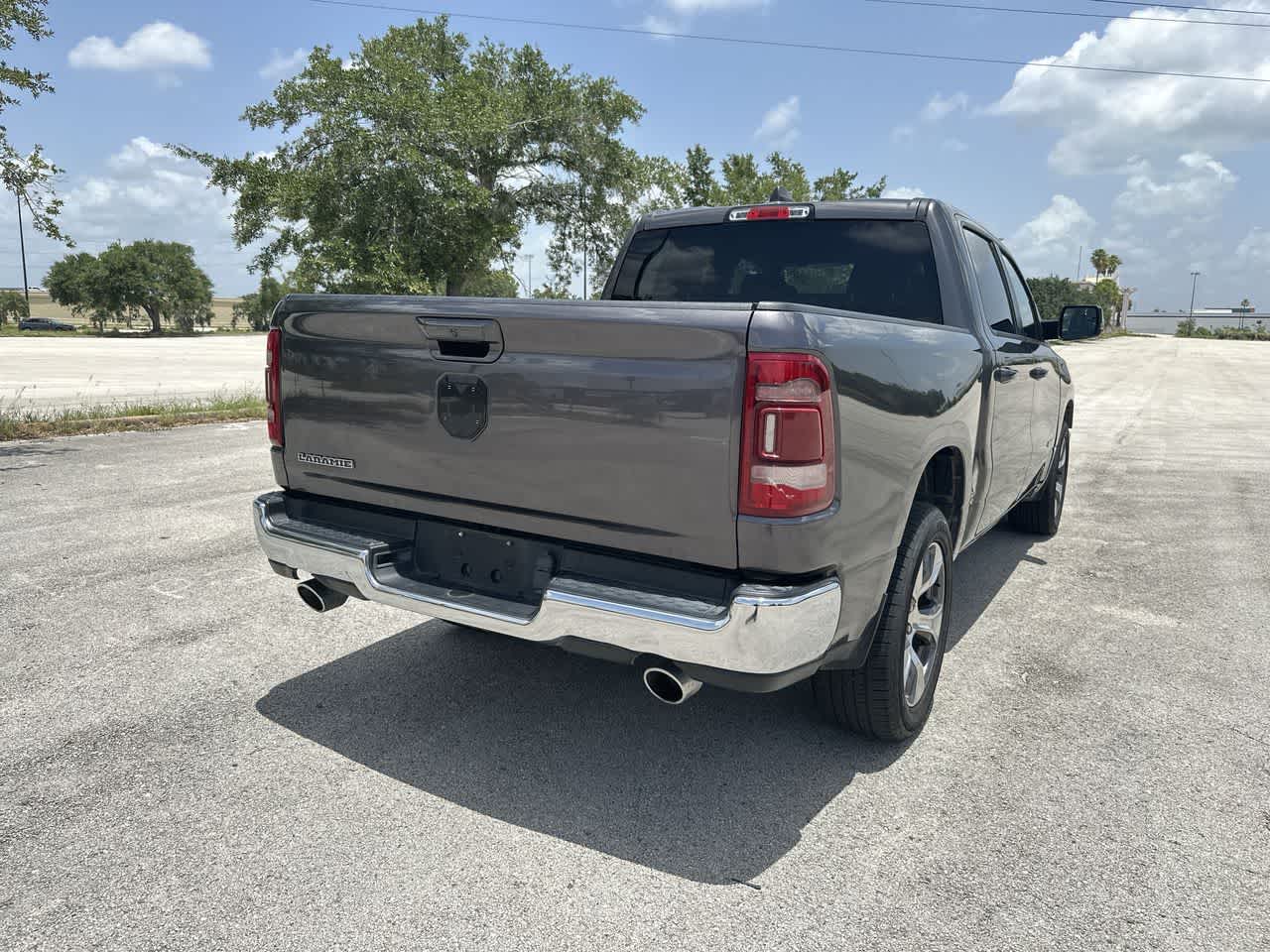 RAM 1500 Laramie Crew Cab 4x2 de 2024 con caja de 5'7'