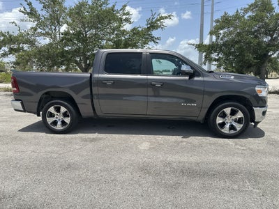 RAM 1500 Laramie Crew Cab 4x2 de 2024 con caja de 5'7'