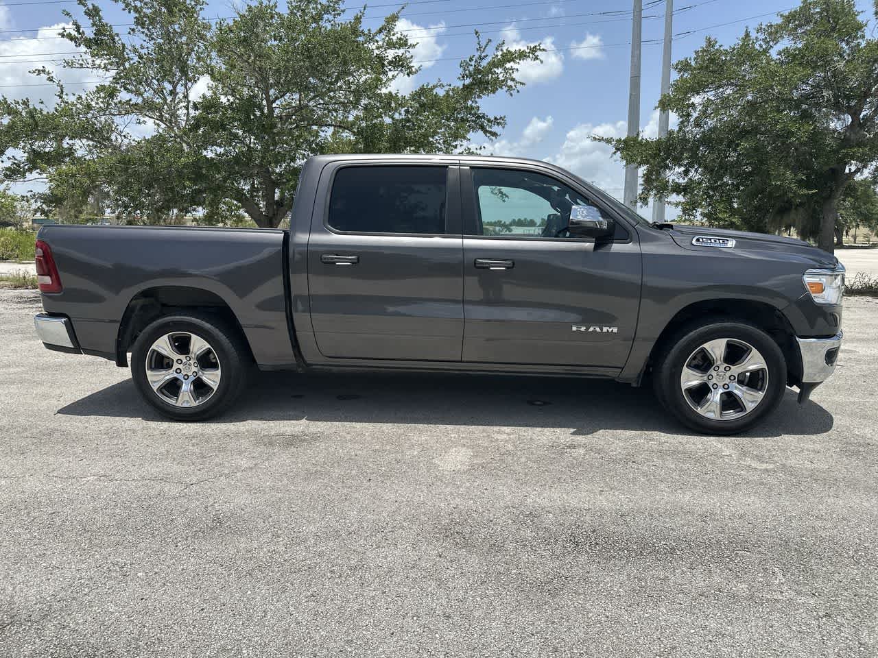 RAM 1500 Laramie Crew Cab 4x2 de 2024 con caja de 5'7'