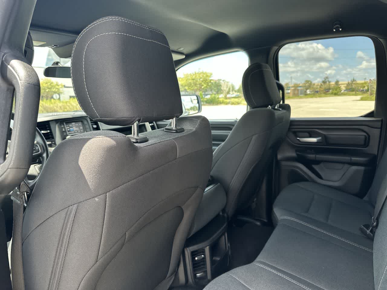RAM 1500 Tradesman Quad Cab 4x4 de 2024 con caja de 6'4'