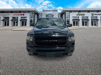 RAM 1500 Tradesman Quad Cab 4x4 de 2024 con caja de 6'4'