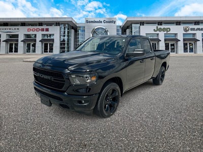 RAM 1500 Tradesman Quad Cab 4x4 de 2024 con caja de 6'4'