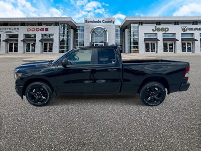 RAM 1500 Tradesman Quad Cab 4x4 de 2024 con caja de 6'4'