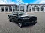 RAM 1500 Tradesman Quad Cab 4x4 de 2025 con caja de 6'4'