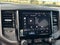 RAM 1500 Tradesman Quad Cab 4x4 de 2025 con caja de 6'4'