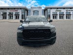 RAM 1500 Tradesman Quad Cab 4x4 de 2025 con caja de 6'4'