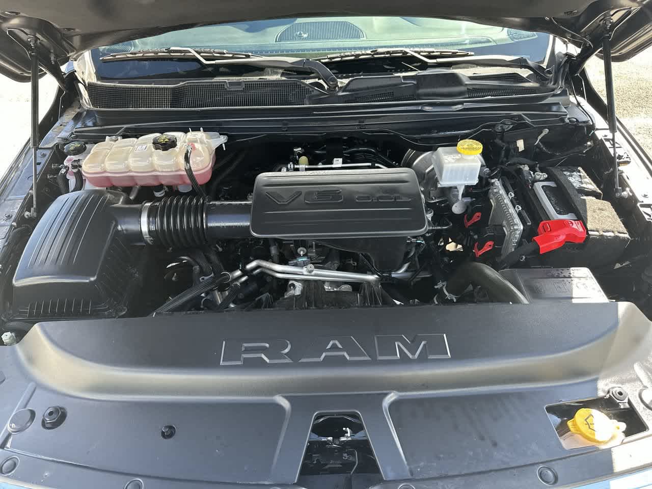 2022 RAM 1500 Big Horn Cabina Doble 4x4 Caja de 5'7''