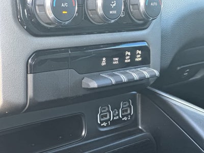 2022 RAM 1500 Big Horn Cabina Doble 4x4 Caja de 5'7''