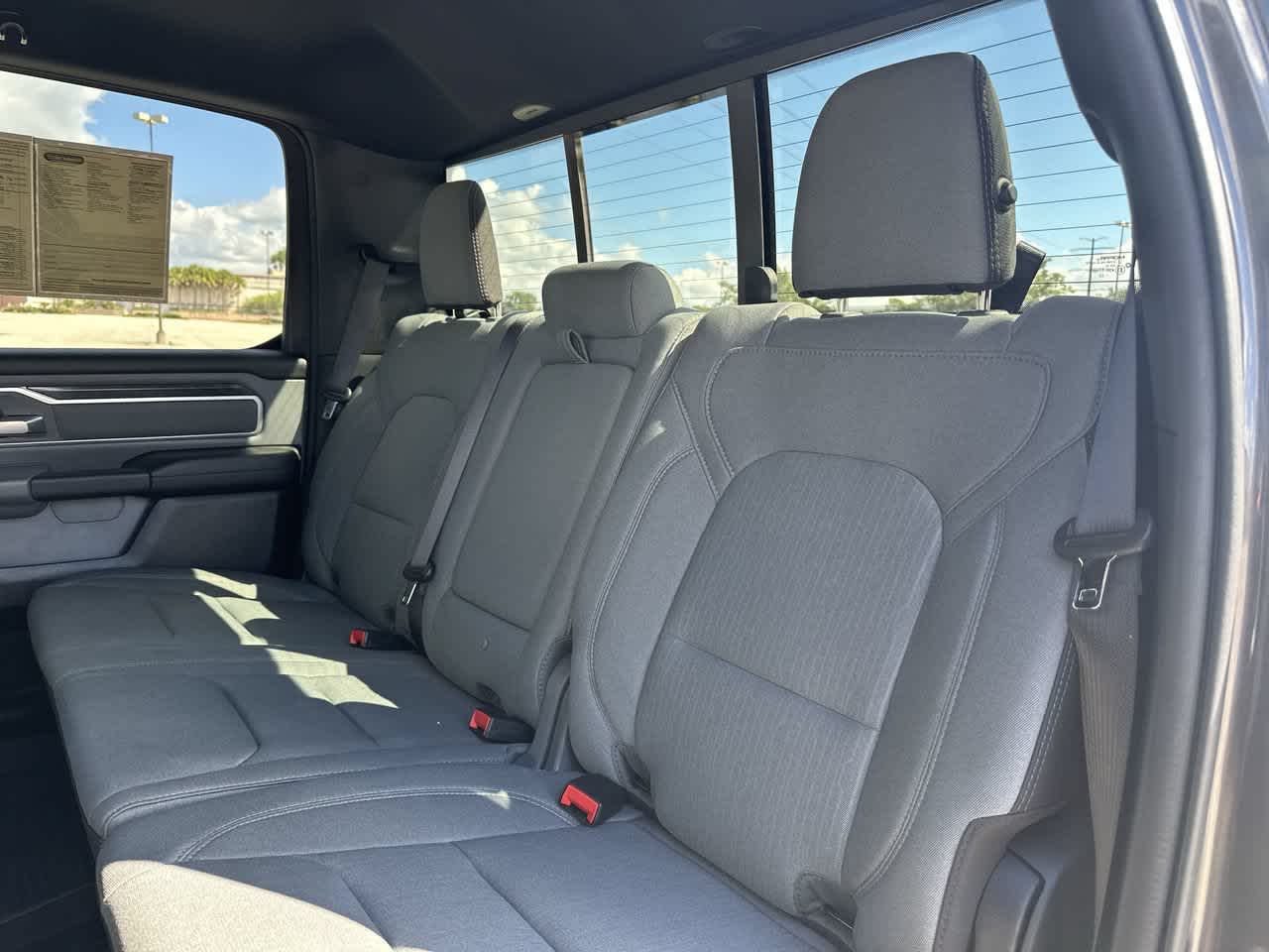 2022 RAM 1500 Big Horn Cabina Doble 4x4 Caja de 5'7''