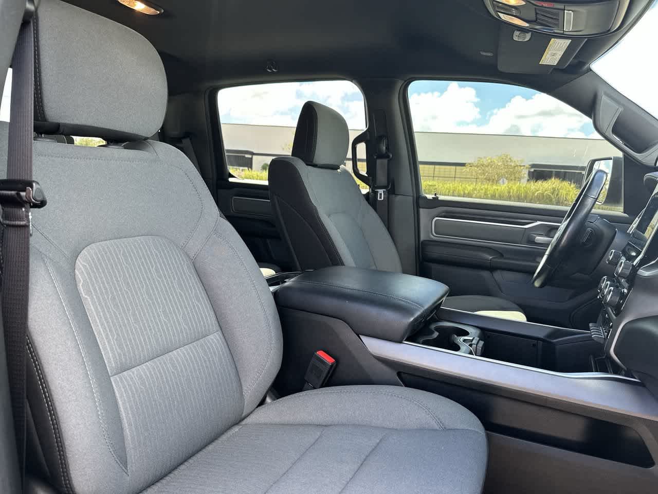 2022 RAM 1500 Big Horn Cabina Doble 4x4 Caja de 5'7''