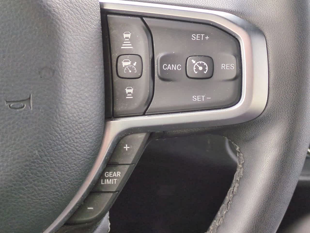 2025 RAM 1500 Big Horn Cabina Doble 4x4 Caja de 5'7'