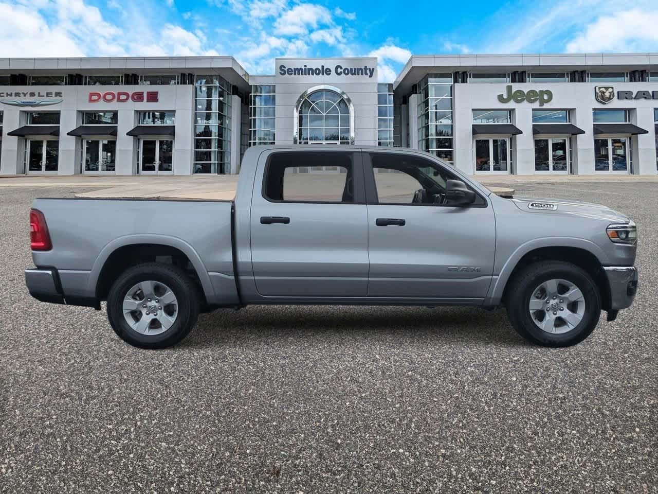 2025 RAM 1500 Big Horn Cabina Doble 4x4 Caja de 5'7'