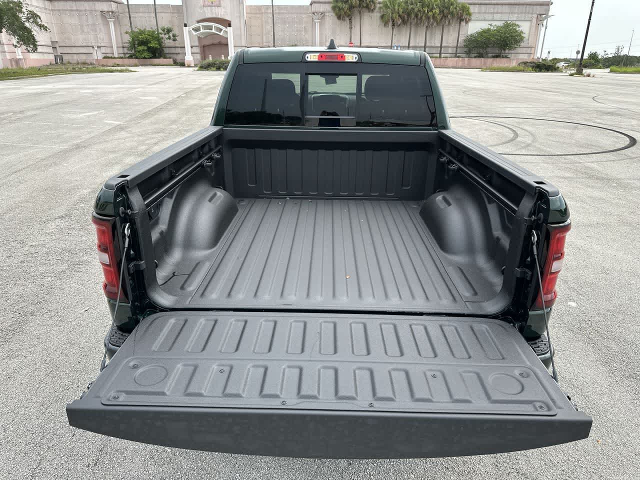 RAM 1500 de 2026, RAM 1500 BIG HORN, cabina doble, 4x4, caja de 5'7'
