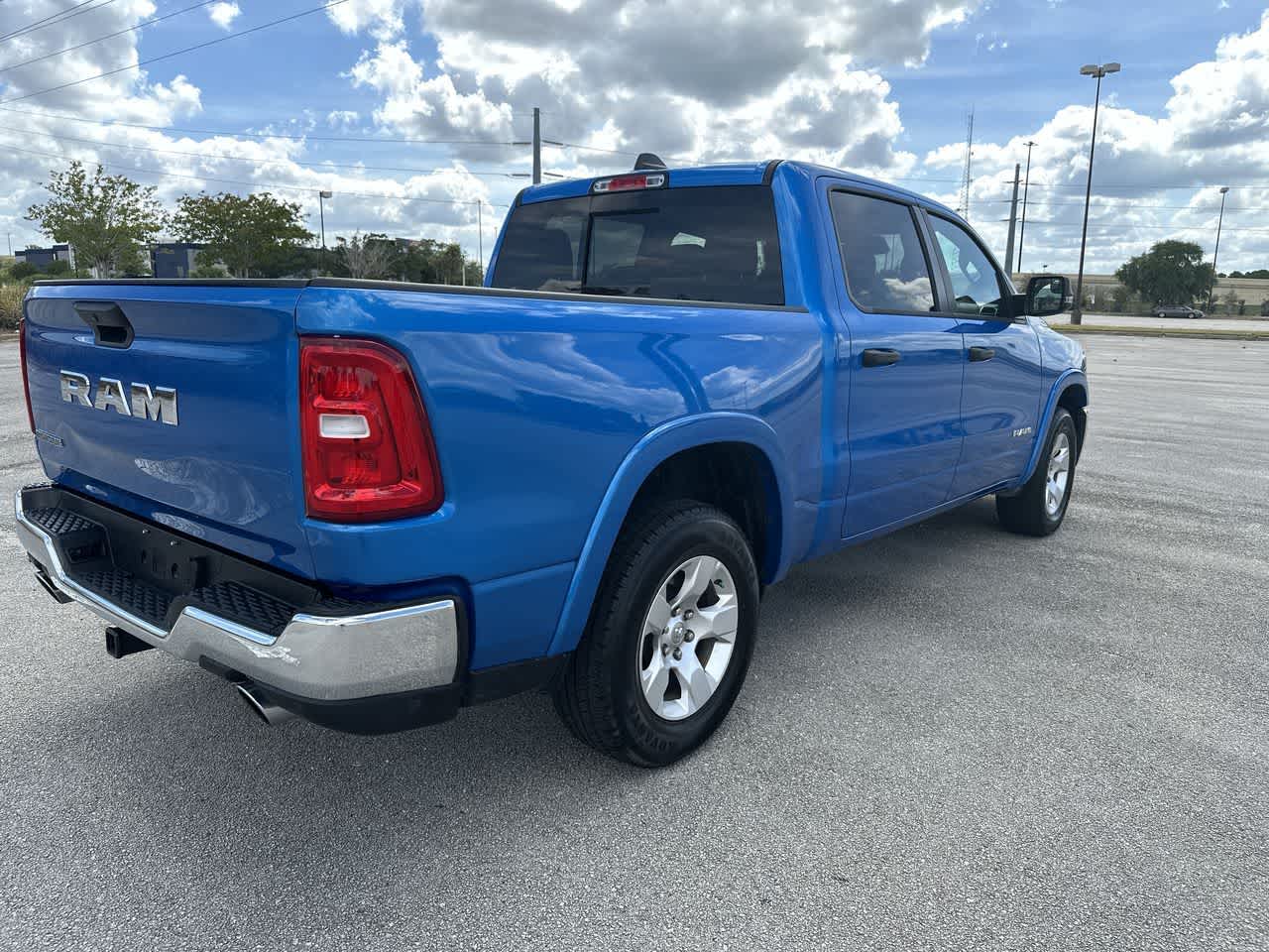 2025 RAM 1500 Big Horn Cabina Doble 4x4 Caja de 5'7'