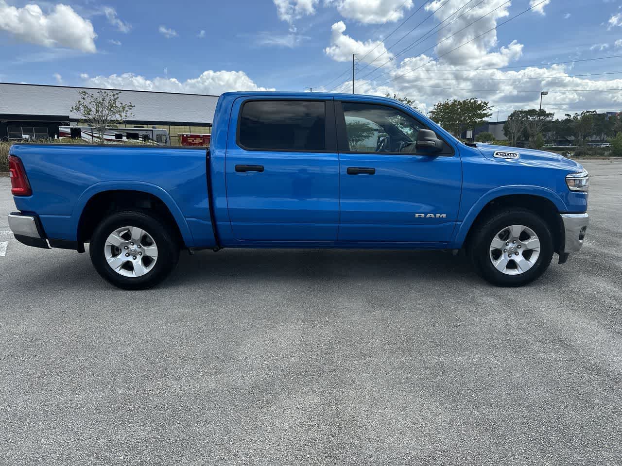 2025 RAM 1500 Big Horn Cabina Doble 4x4 Caja de 5'7'