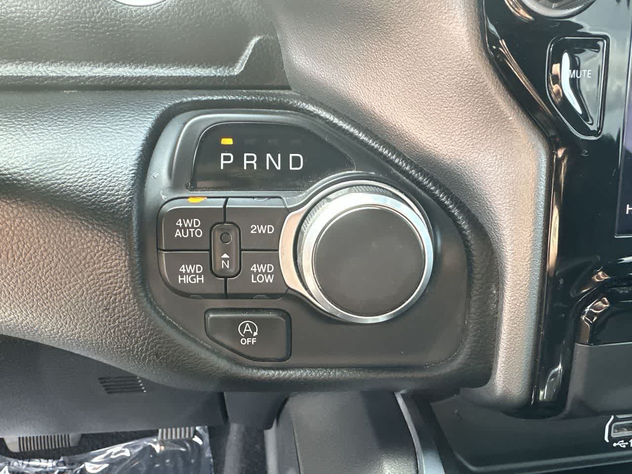 2025 RAM 1500 Big Horn Cabina Doble 4x4 Caja de 5'7'