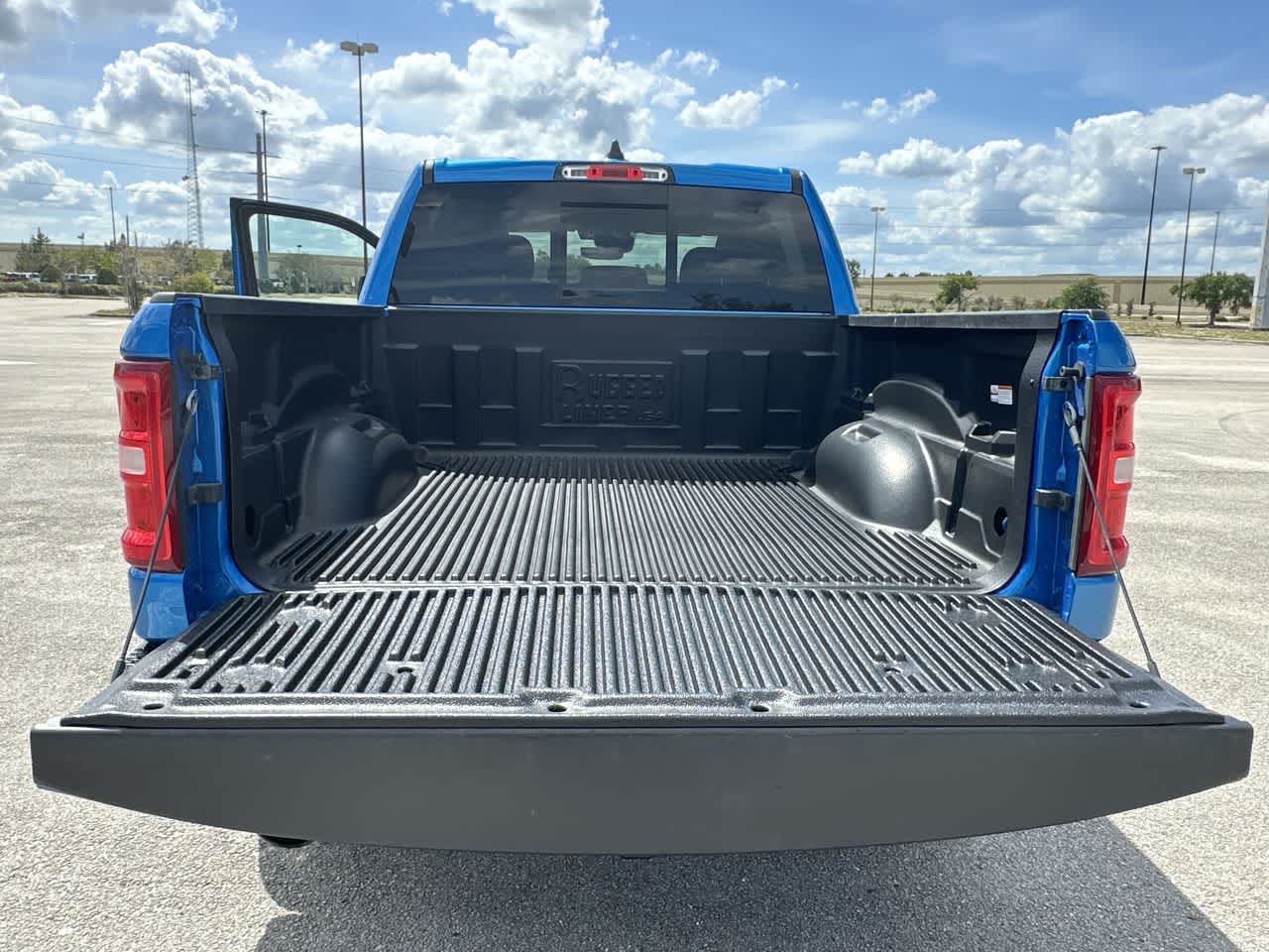2025 RAM 1500 Big Horn Cabina Doble 4x4 Caja de 5'7'