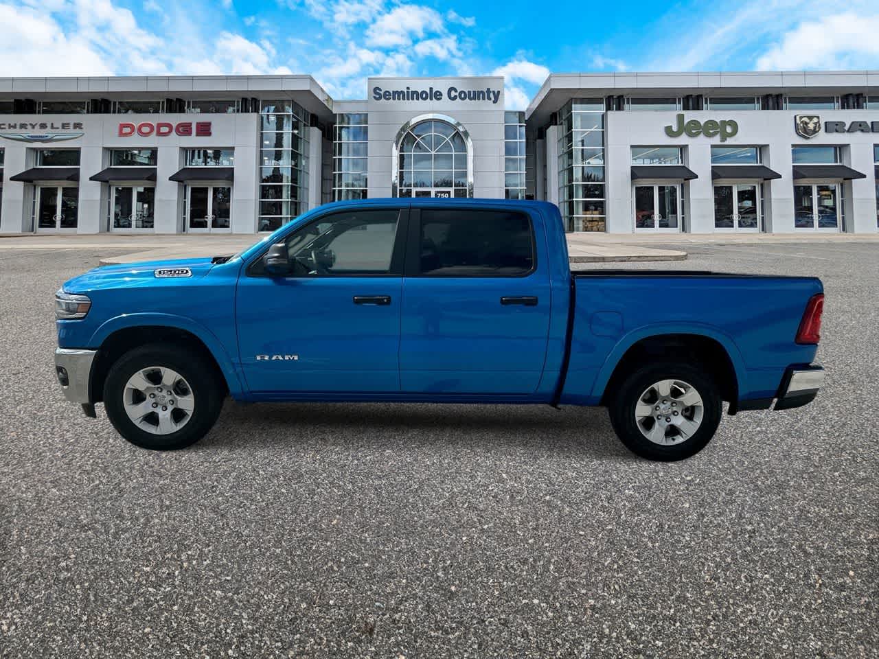 2025 RAM 1500 Big Horn Cabina Doble 4x4 Caja de 5'7'