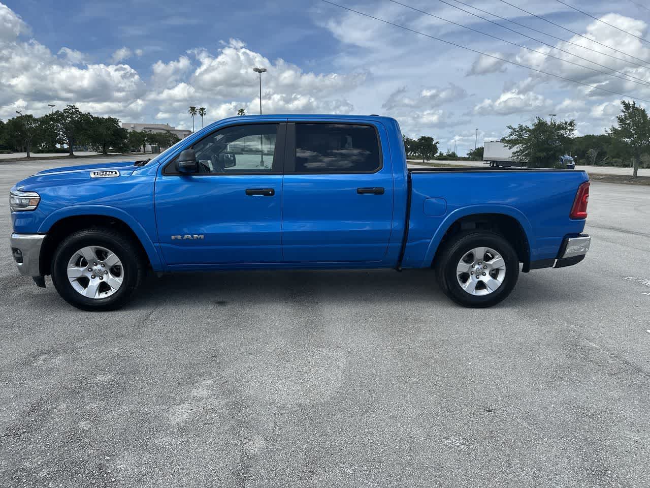 2025 RAM 1500 Big Horn Cabina Doble 4x4 Caja de 5'7'