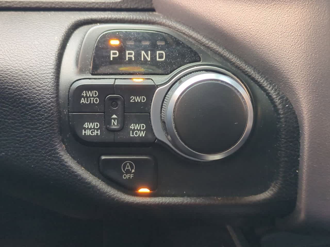 RAM 1500 Big Horn/Lone Star Crew Cab 4x4 5'7' Caja 2019