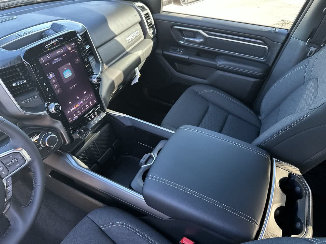 RAM 1500 de 2027, RAM 1500 BIG HORN, CABINA DOBLE, 4X4, CAJA DE 5'7'