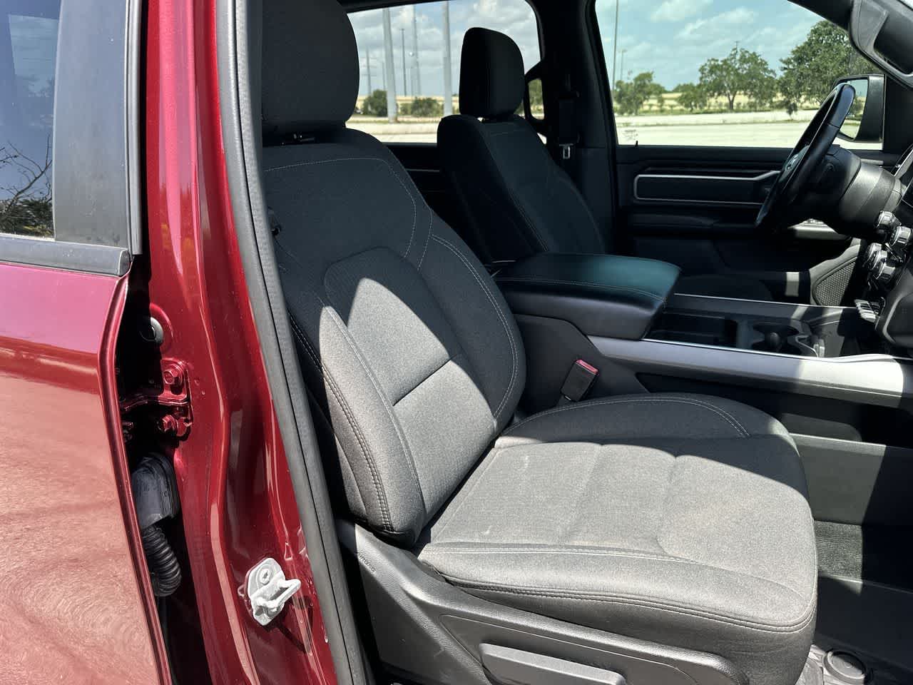 2022 RAM 1500 Big Horn Cabina Doble 4x4 Caja de 5'7''