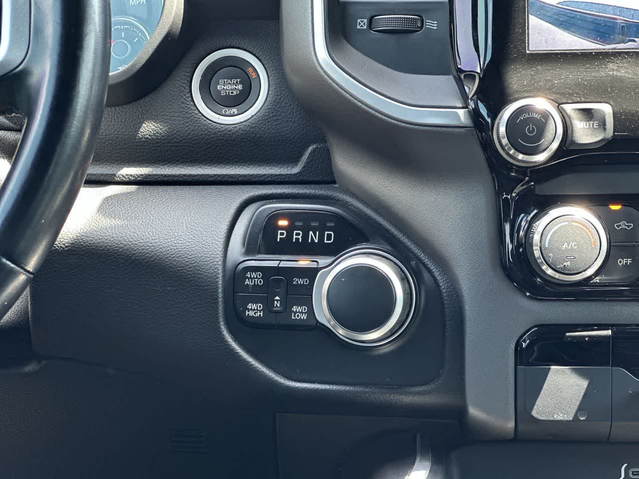 2022 RAM 1500 Big Horn Cabina Doble 4x4 Caja de 5'7''
