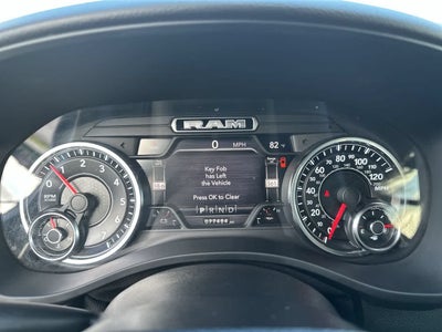 RAM 1500 Big Horn Crew Cab 4x4 de 2021 con caja de 5'7'