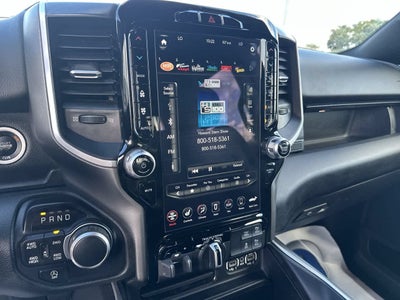 RAM 1500 Big Horn Crew Cab 4x4 de 2021 con caja de 5'7'