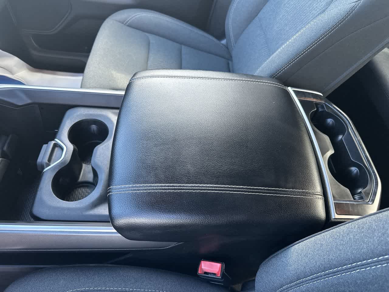 RAM 1500 Big Horn Crew Cab 4x4 de 2021 con caja de 5'7'