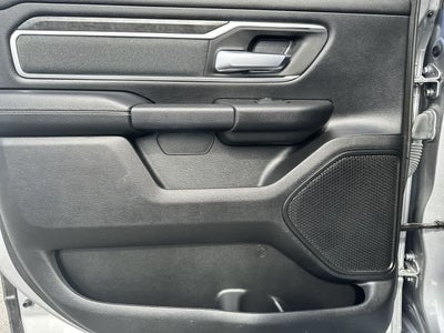 RAM 1500 Big Horn Crew Cab 4x4 de 2021 con caja de 5'7'