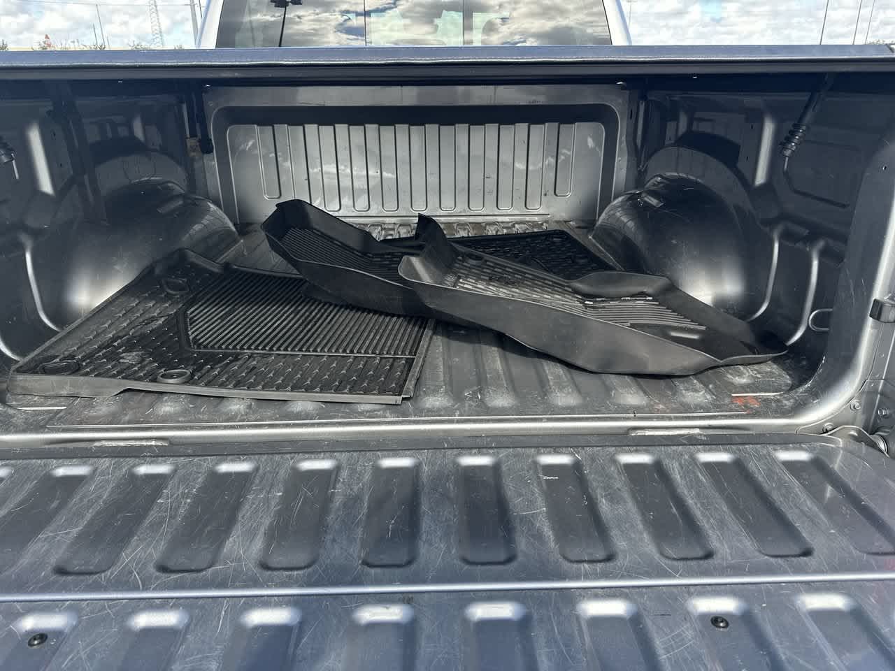 RAM 1500 Big Horn Crew Cab 4x4 de 2021 con caja de 5'7'
