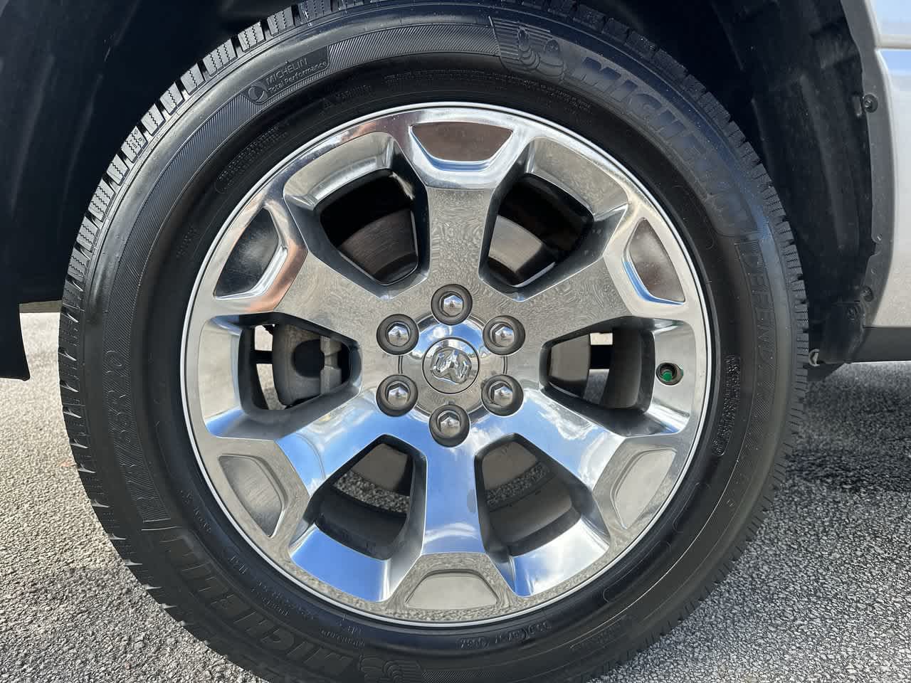 RAM 1500 Big Horn Crew Cab 4x4 de 2021 con caja de 5'7'