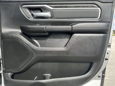 RAM 1500 Big Horn Crew Cab 4x4 de 2021 con caja de 5'7'