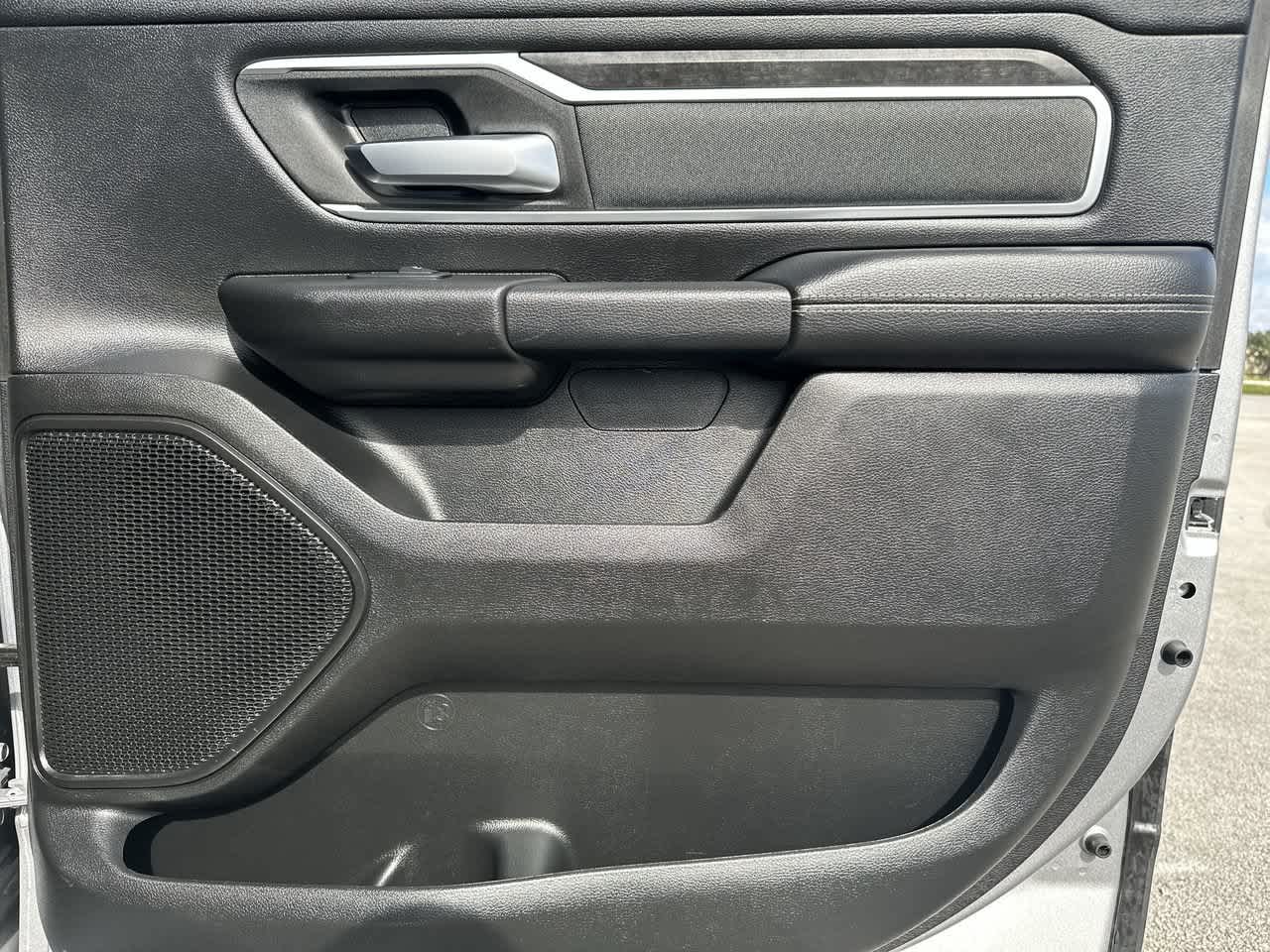 RAM 1500 Big Horn Crew Cab 4x4 de 2021 con caja de 5'7'