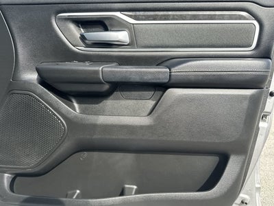 RAM 1500 Big Horn Crew Cab 4x4 de 2021 con caja de 5'7'