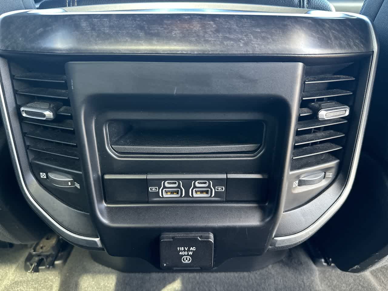 RAM 1500 Big Horn Crew Cab 4x4 de 2021 con caja de 5'7'