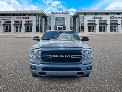 RAM 1500 Big Horn Crew Cab 4x4 de 2021 con caja de 5'7'