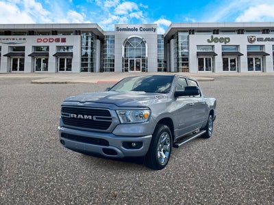RAM 1500 Big Horn Crew Cab 4x4 de 2021 con caja de 5'7'