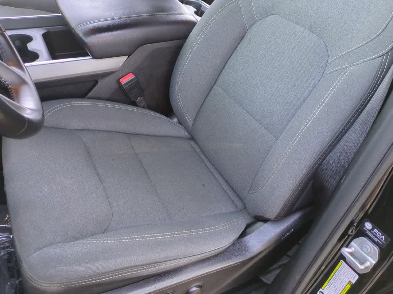 2022 RAM 1500 Big Horn Cabina Doble 4x4 Caja de 5'7''