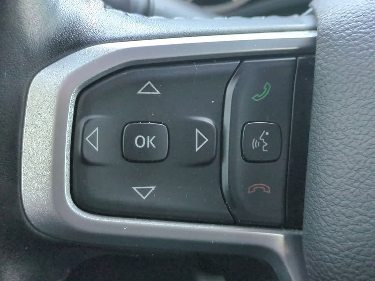 2022 RAM 1500 Big Horn Cabina Doble 4x4 Caja de 5'7''